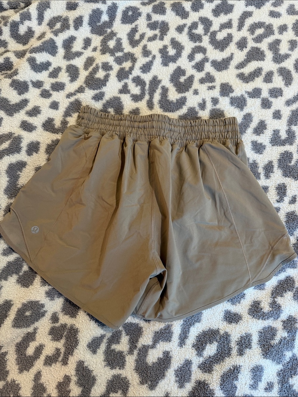 lululemon athletica Hotty Hot 4” Shorts - Picture 2 of 3